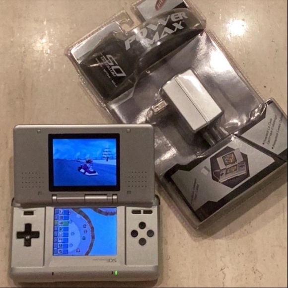 Nintendo DS Original Console Silver Handheld & Battery Charger Vintage Gaming - Picture 2 of 16